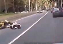 Moto crash: si può essere più sfortunati? [VIDEO VIRALE]