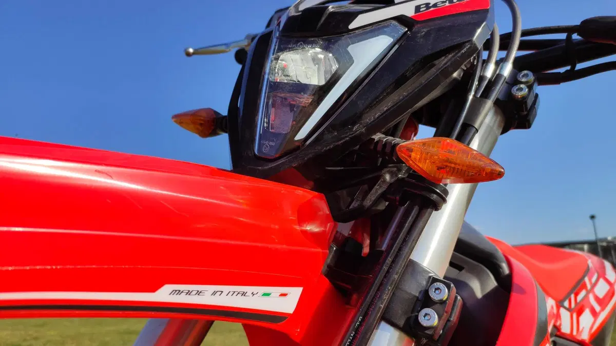 Beta 125 RR 4t Enduro e Motard TEST 2021: motore a fasatura variabile! (5)