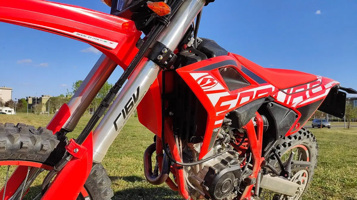 Beta 125 RR 4t Enduro e Motard TEST 2021: motore a fasatura variabile! (4)