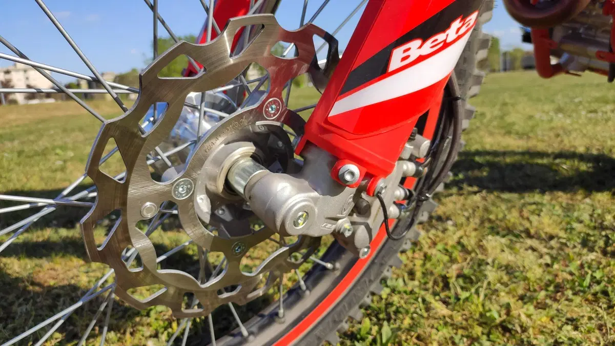 Beta 125 RR 4t Enduro e Motard TEST 2021: motore a fasatura variabile! (6)