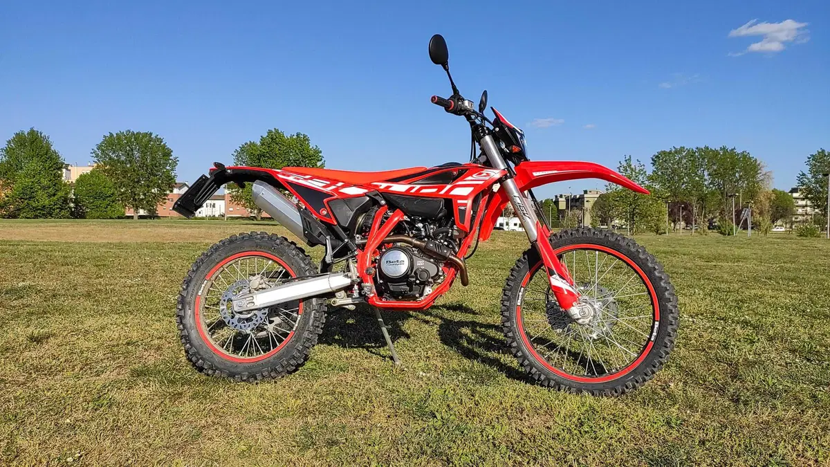 Beta 125 RR 4t Enduro e Motard TEST 2021: motore a fasatura variabile! (2)