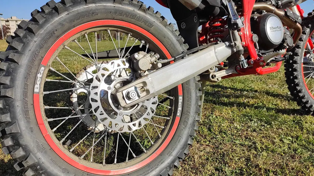 Beta 125 RR 4t Enduro e Motard TEST 2021: motore a fasatura variabile! (9)