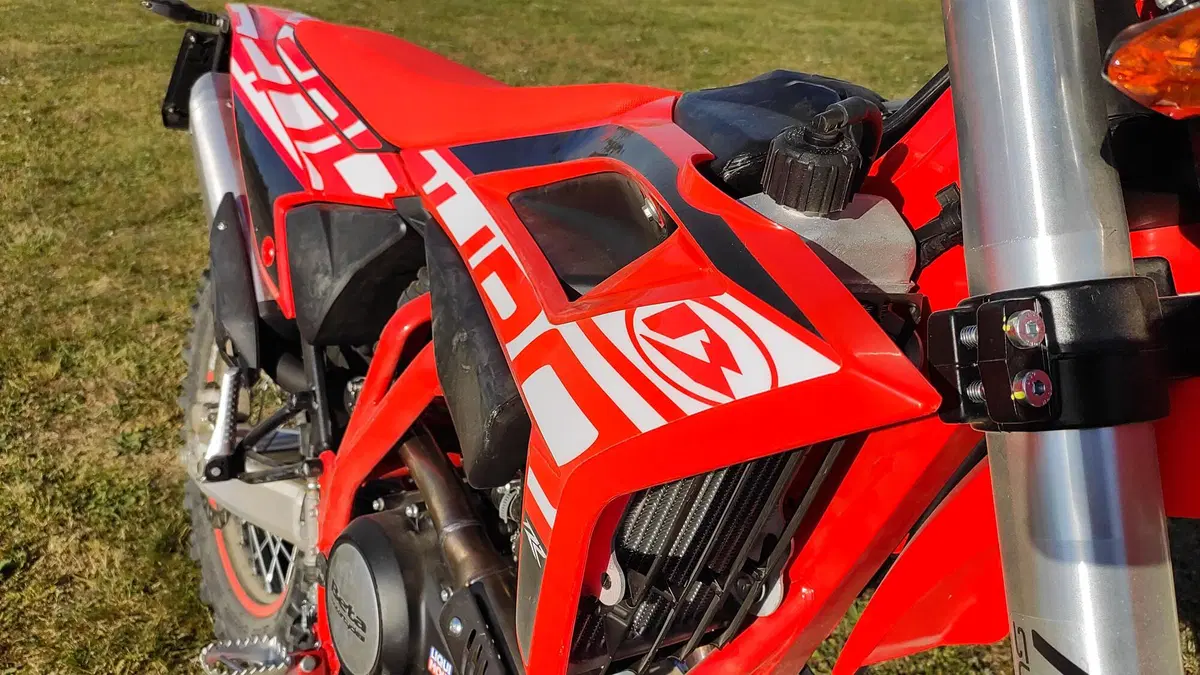 Beta 125 RR 4t Enduro e Motard TEST 2021: motore a fasatura variabile! (7)