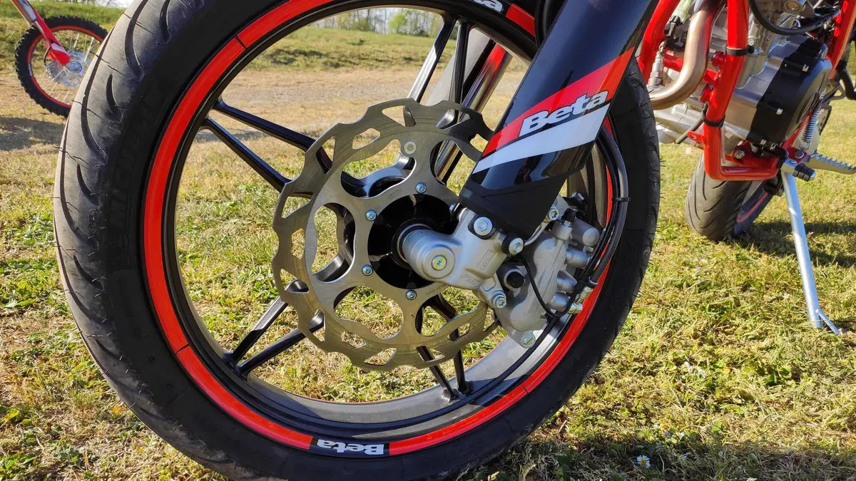 Beta 125 RR 4t Enduro e Motard TEST 2021: motore a fasatura variabile! (11)