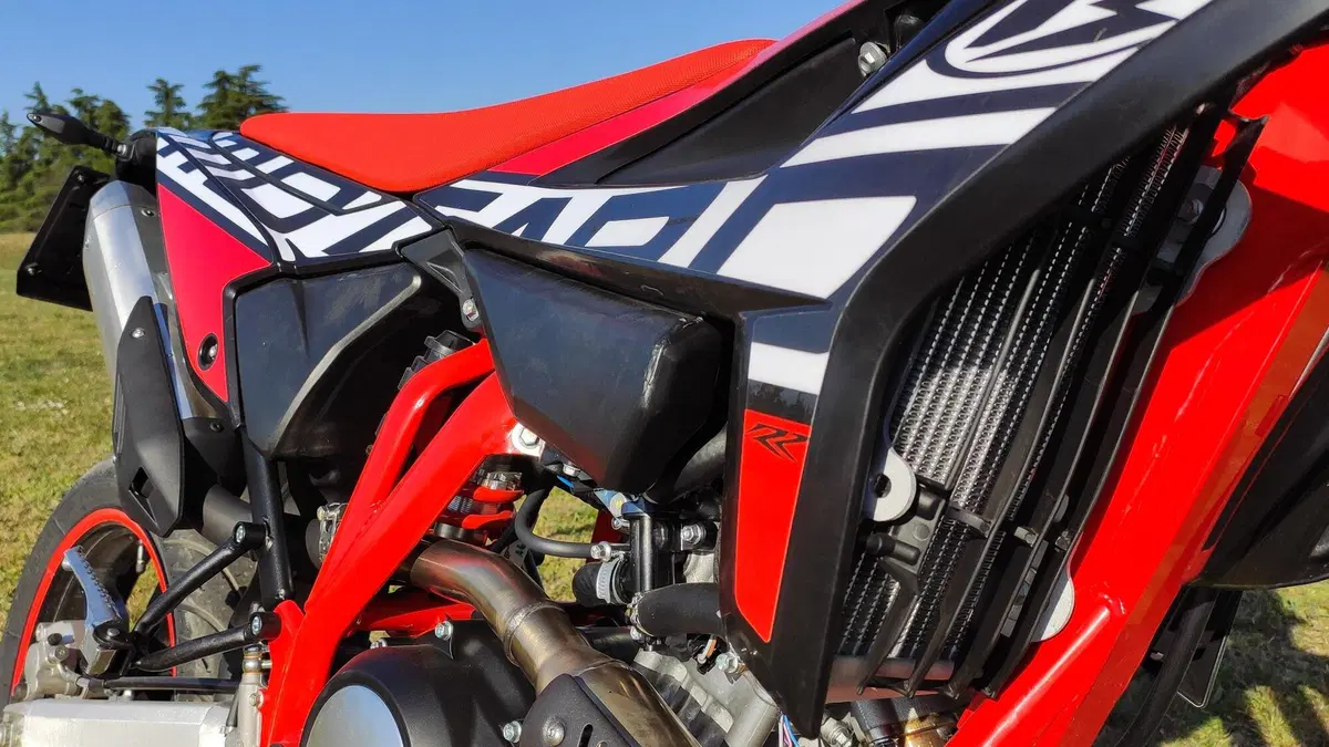 Beta 125 RR 4t Enduro e Motard TEST 2021: motore a fasatura variabile! (14)