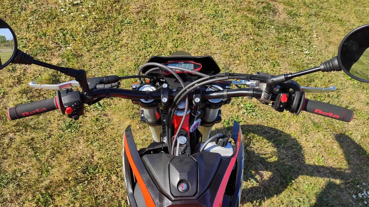 Beta 125 RR 4t Enduro e Motard TEST 2021: motore a fasatura variabile! (16)