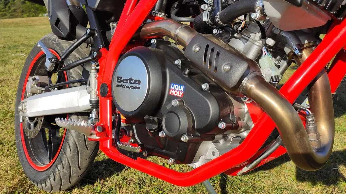 Beta 125 RR 4t Enduro e Motard TEST 2021: motore a fasatura variabile! (19)
