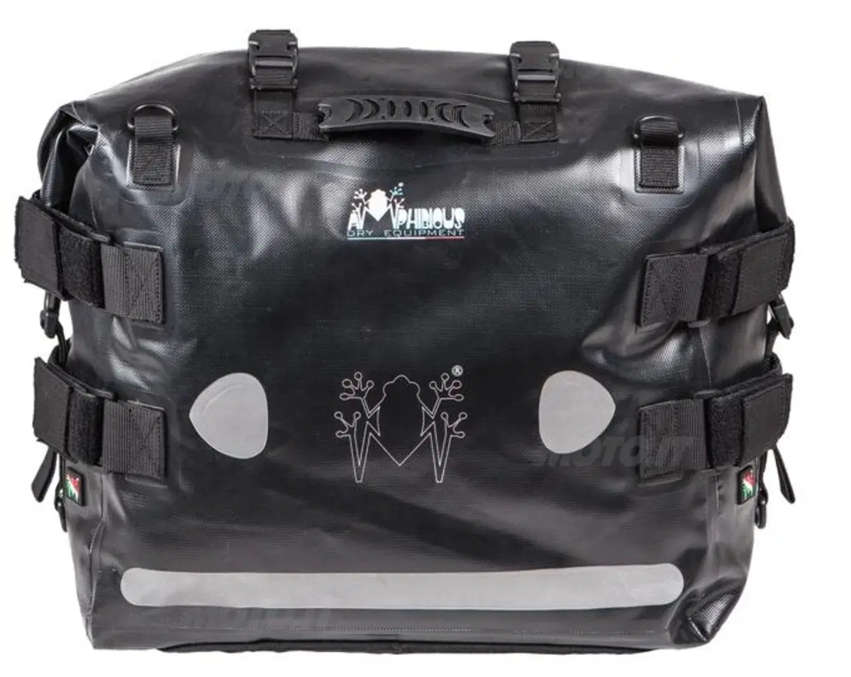 Amphibious Motobag: set di borse laterali per moto e scooter (3)