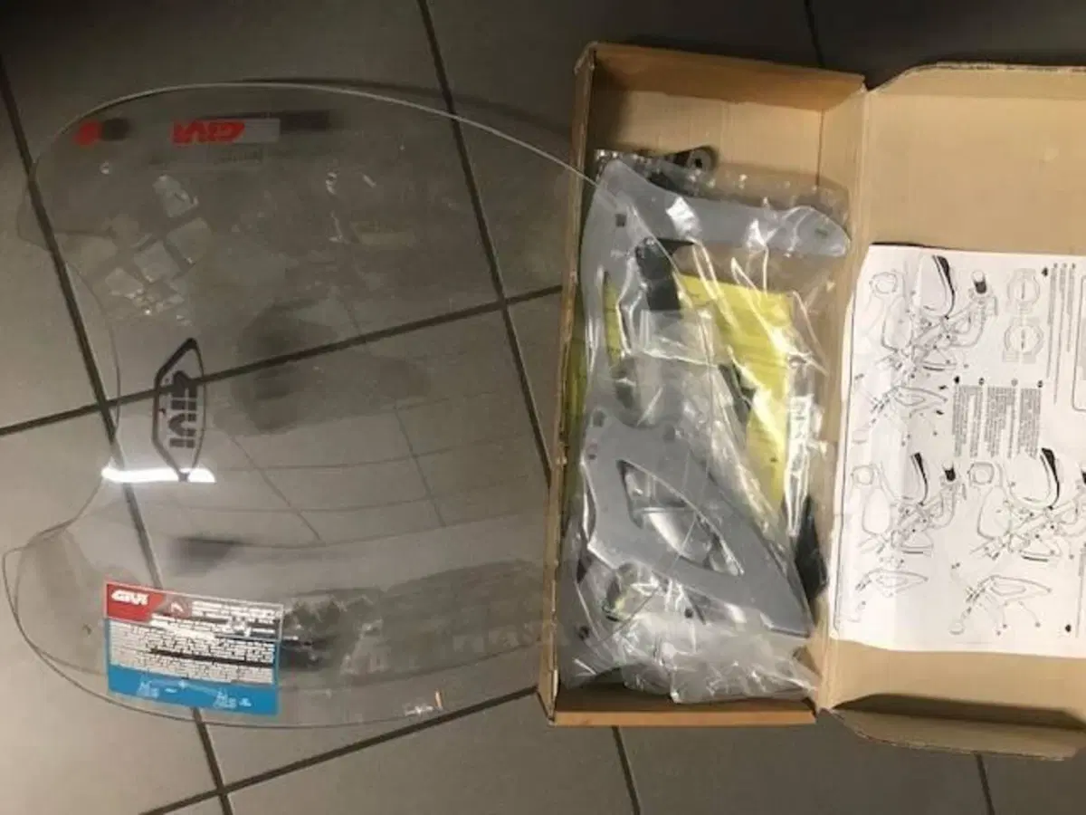 cupolino universale custom GIVI con attacchi (2)