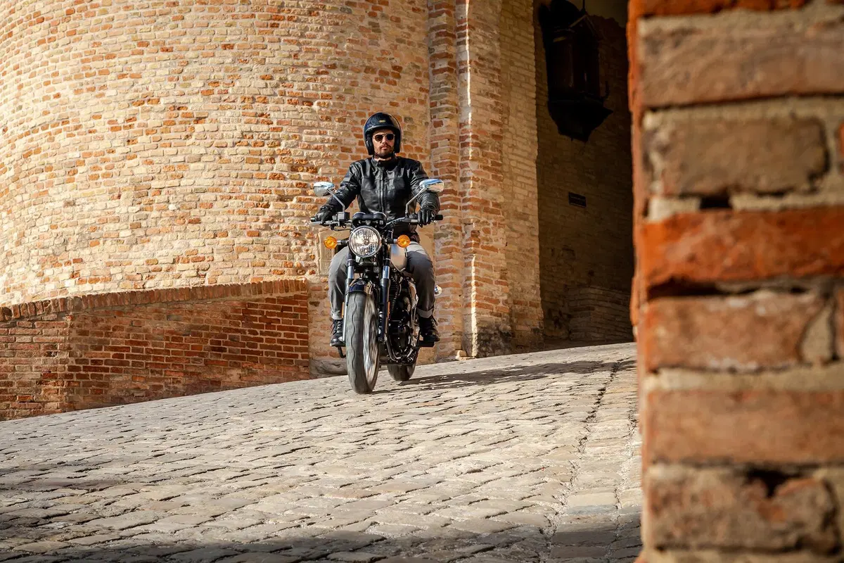 Benelli Imperiale 400, si aggiorna e diventa Euro 5. Dati e prezzo (10)