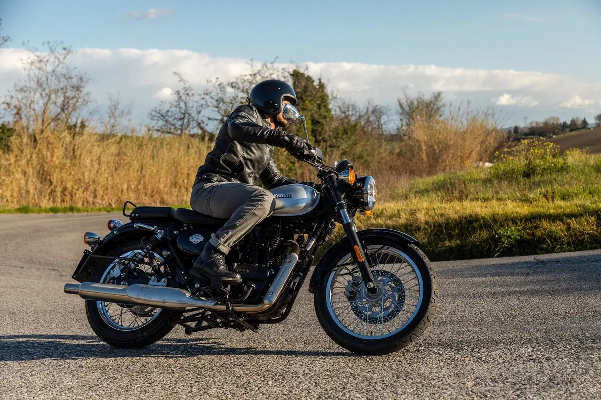 Benelli Imperiale 400, si aggiorna e diventa Euro 5. Dati e prezzo (11)