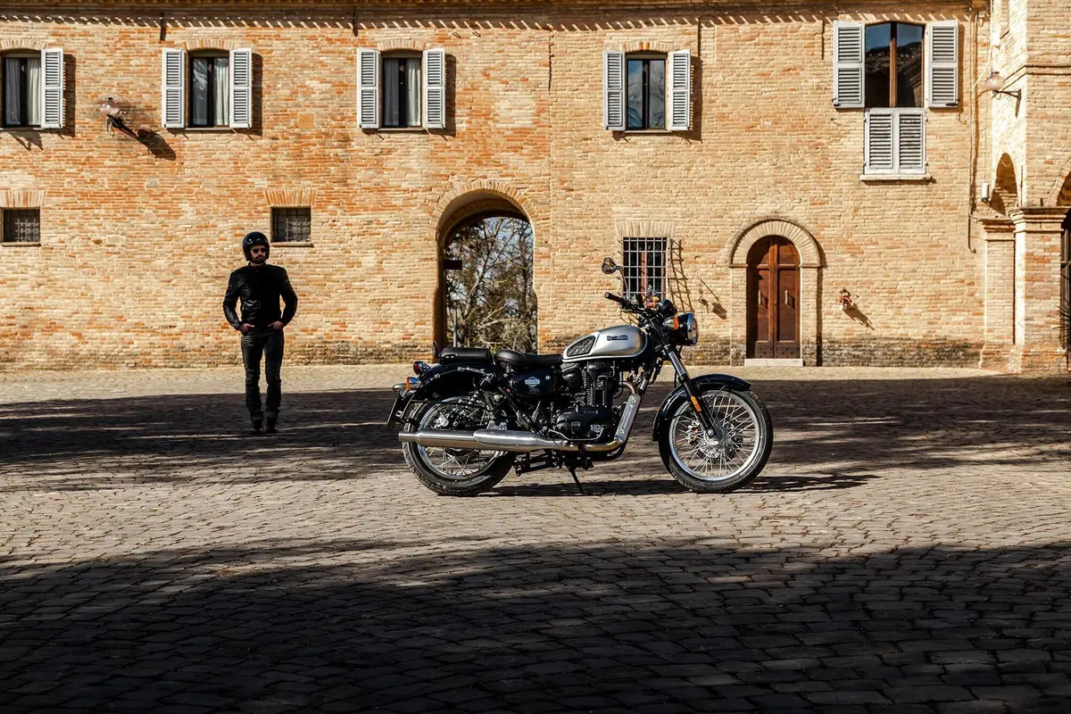 Benelli Imperiale 400, si aggiorna e diventa Euro 5. Dati e prezzo (12)