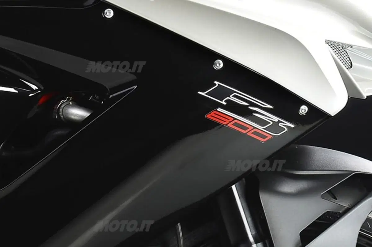 MV Agusta F3 800, foto e prezzo (5)