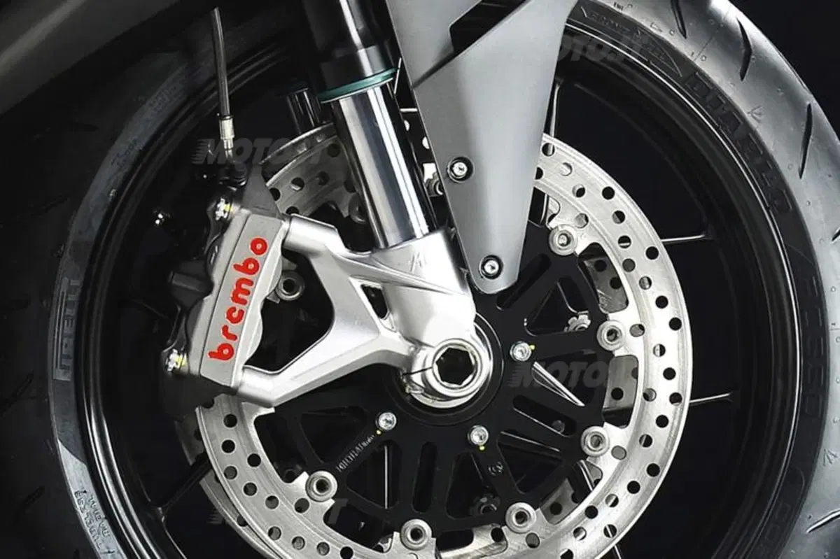 MV Agusta F3 800, foto e prezzo (6)