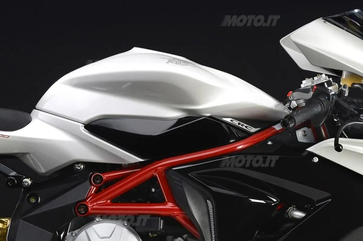 MV Agusta F3 800, foto e prezzo (8)