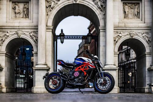 MV Agusta Dragster London. La Special per celebrare il nuovo store (4)