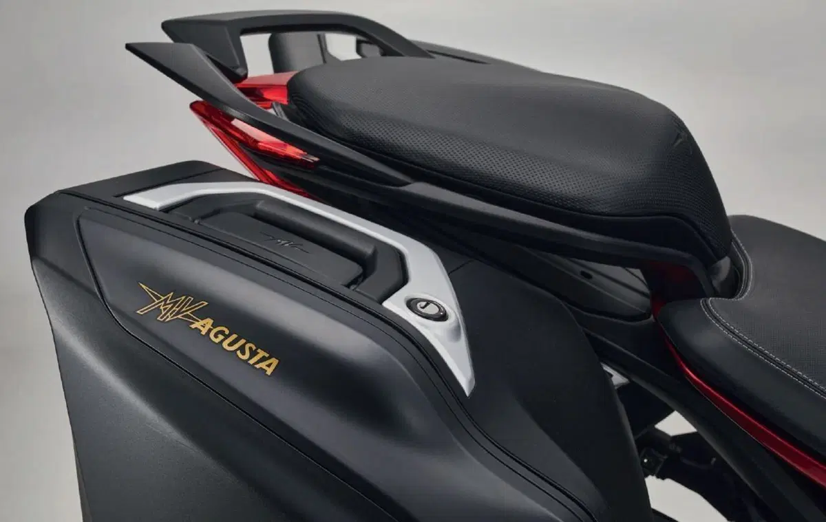 MV Agusta Turismo Veloce 2021: quattro le versioni. Dati e prezzi (9)
