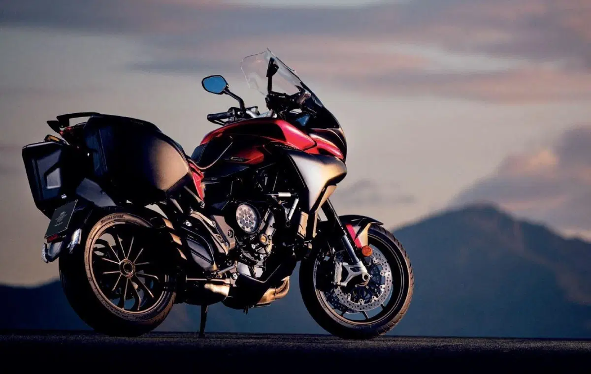 MV Agusta Turismo Veloce 2021: quattro le versioni. Dati e prezzi (14)