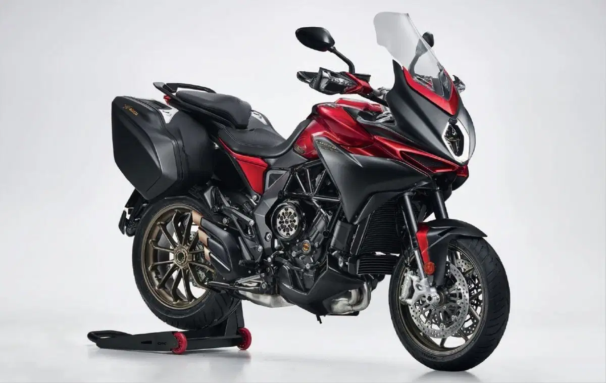 MV Agusta Turismo Veloce 2021: quattro le versioni. Dati e prezzi (3)