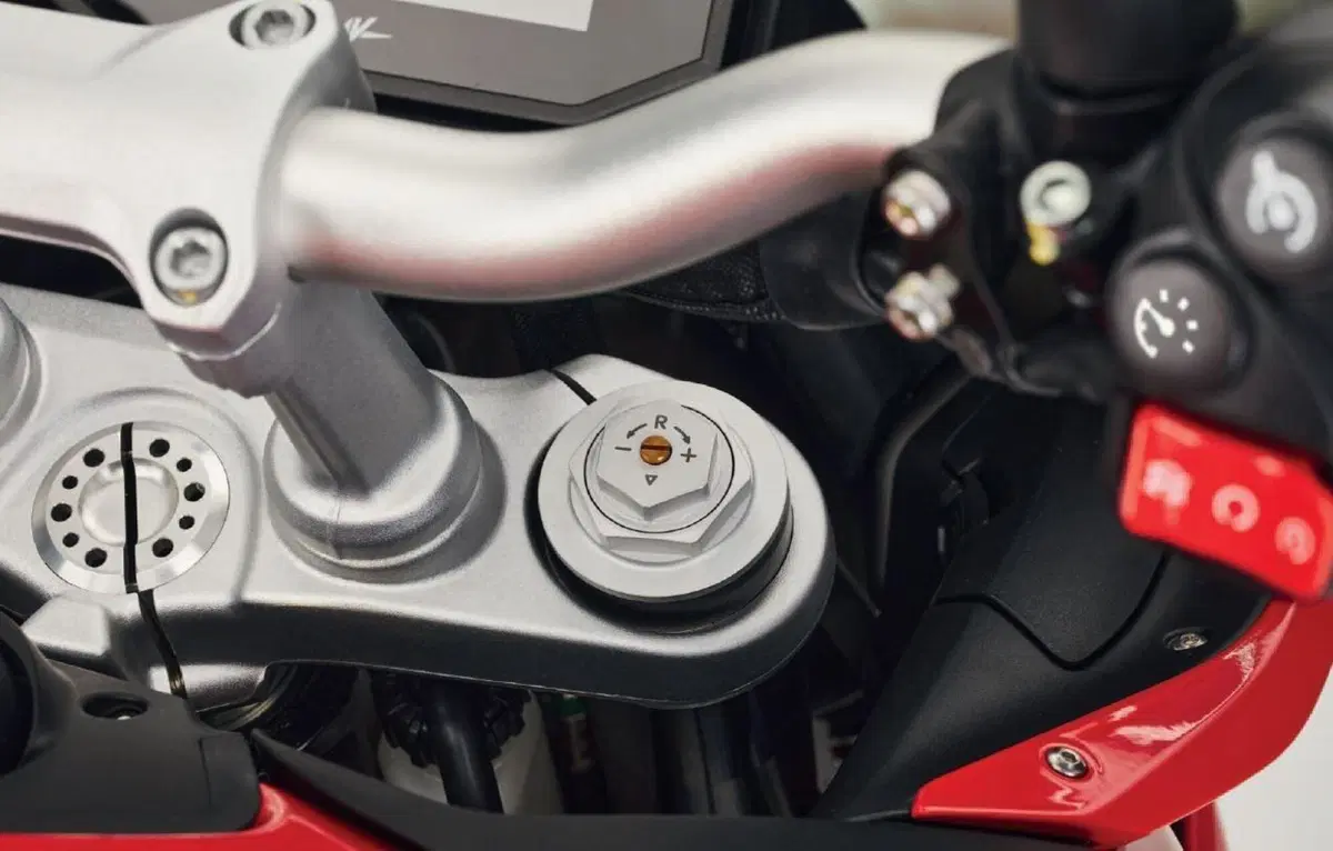 MV Agusta Turismo Veloce 2021: quattro le versioni. Dati e prezzi (8)