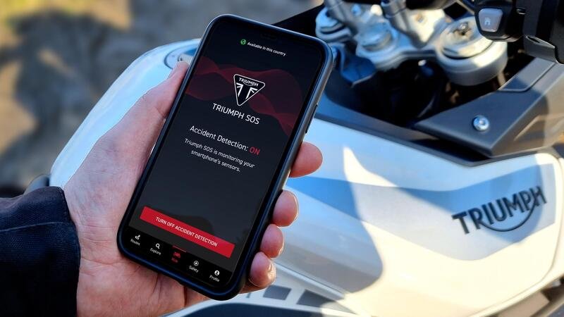 Triumph SOS: il nuovo dispositivo di emergenza che assiste il motociclista in caso di incidente