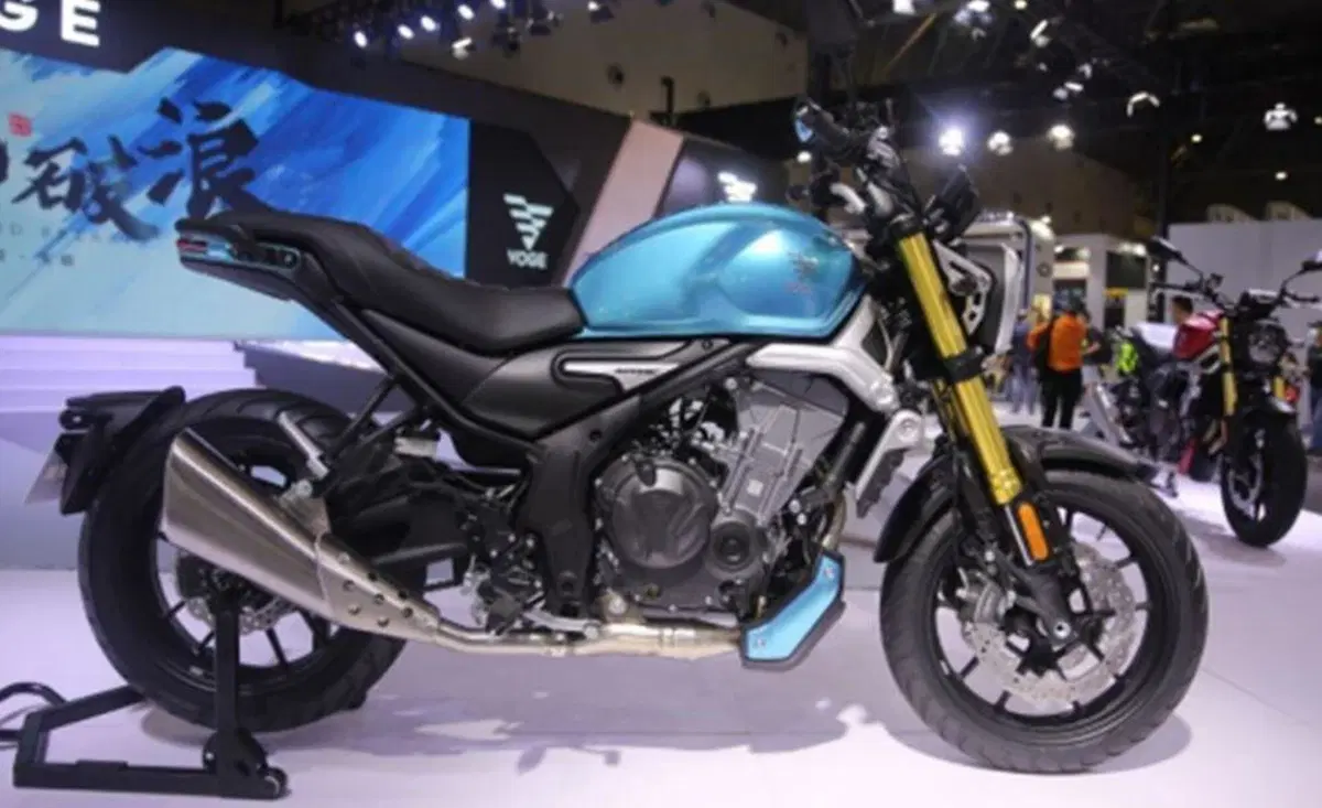 VOGE 500AC. Naked neo-sport (3)