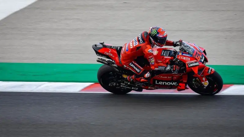 MotoGP. GP del Portogallo a Portimao. Francesco Bagnaia: "Impossibile vedere le bandiere gialle"