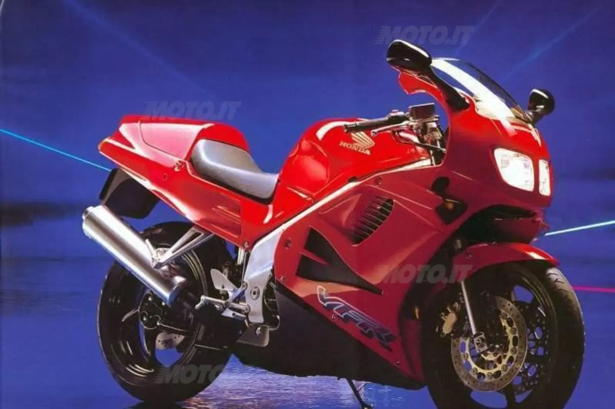 1993. Anno difficile, Gilera chiude ma EICMA esalta il Made in Italy (33)