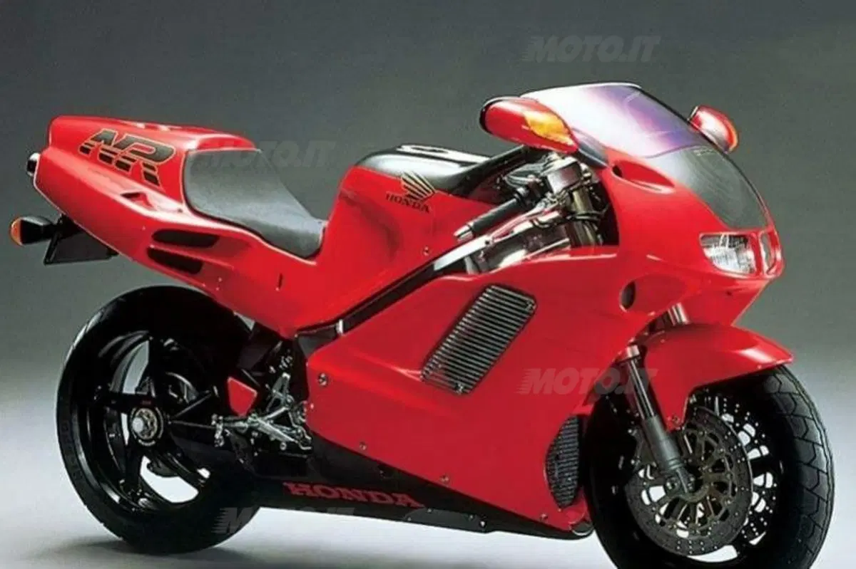 1993. Anno difficile, Gilera chiude ma EICMA esalta il Made in Italy (34)