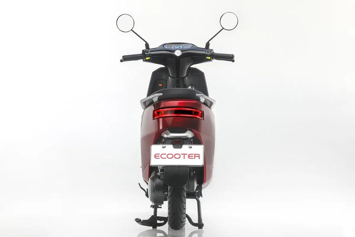 Italy2Volt lancia sul mercato italiano gli scooter elettrici Ecooter E2  (2)