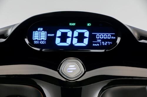 Italy2Volt lancia sul mercato italiano gli scooter elettrici Ecooter E2  (6)