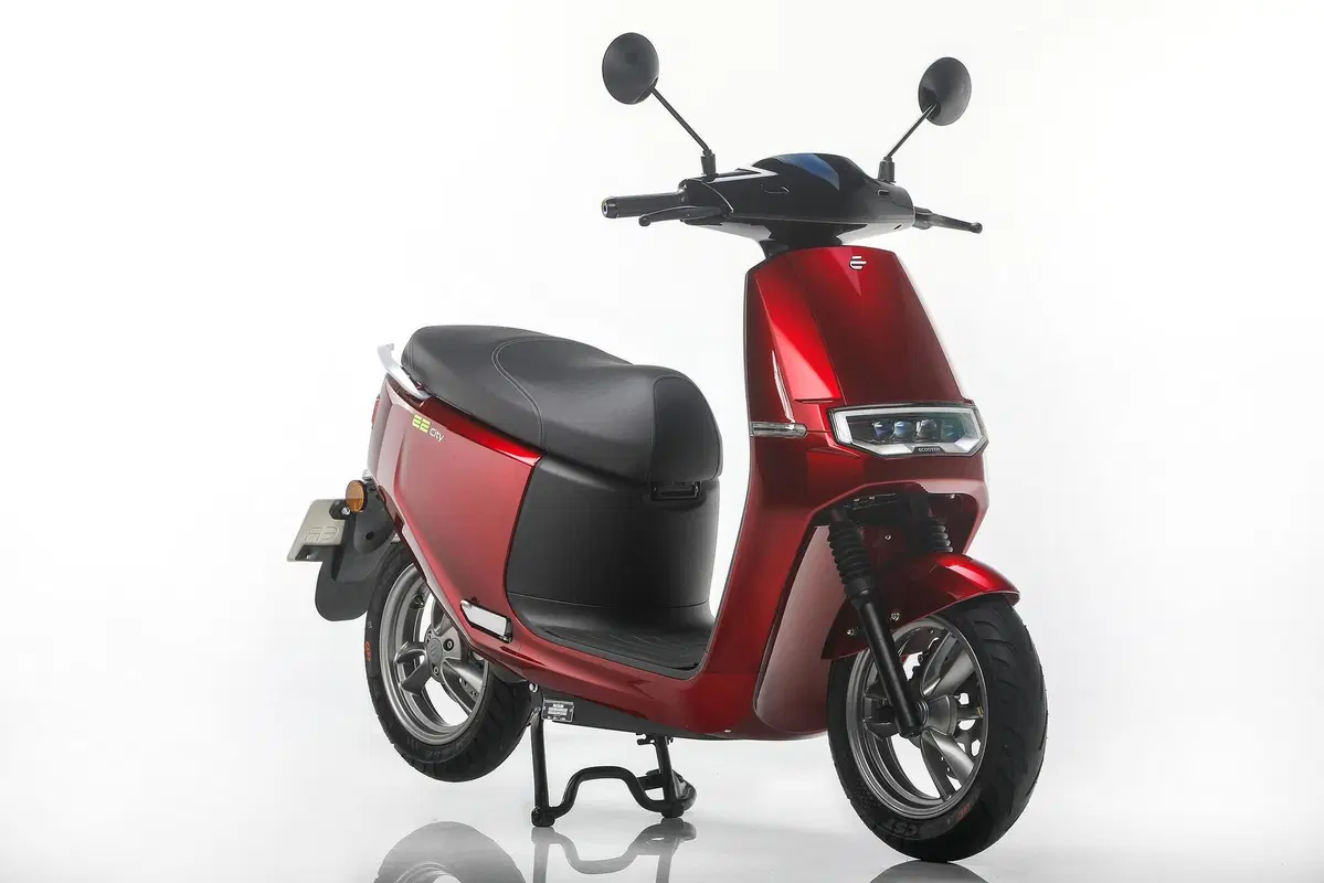 Italy2Volt lancia sul mercato italiano gli scooter elettrici Ecooter E2  (12)