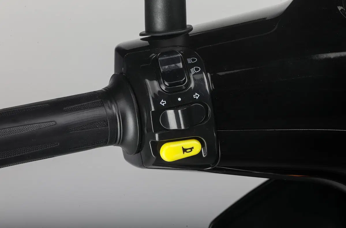 Italy2Volt lancia sul mercato italiano gli scooter elettrici Ecooter E2  (13)