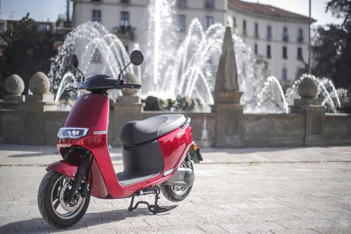 Italy2Volt lancia sul mercato italiano gli scooter elettrici Ecooter E2  (23)