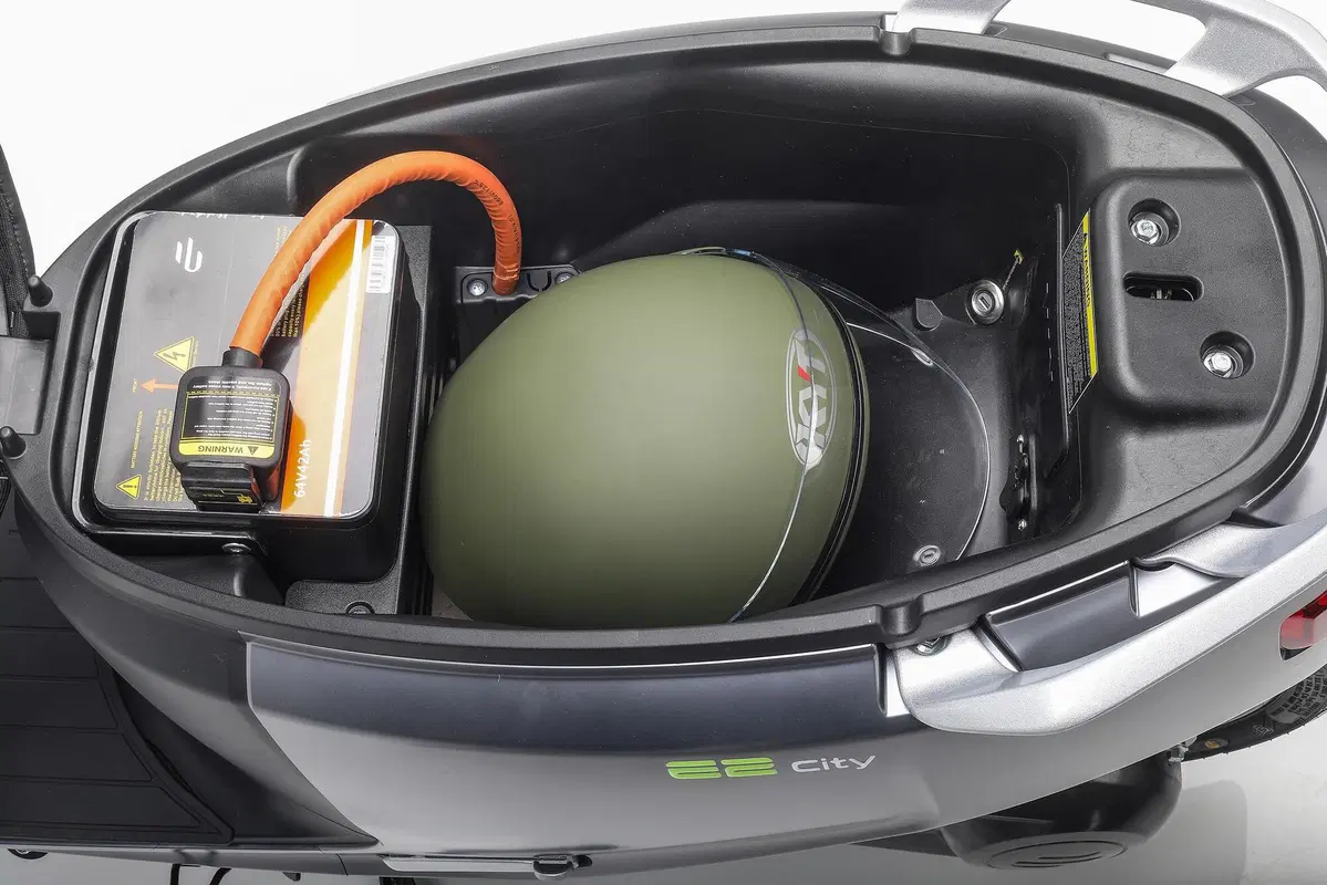 Italy2Volt lancia sul mercato italiano gli scooter elettrici Ecooter E2  (19)
