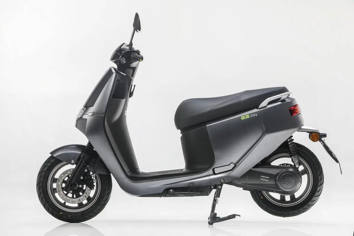 Italy2Volt lancia sul mercato italiano gli scooter elettrici Ecooter E2  (25)