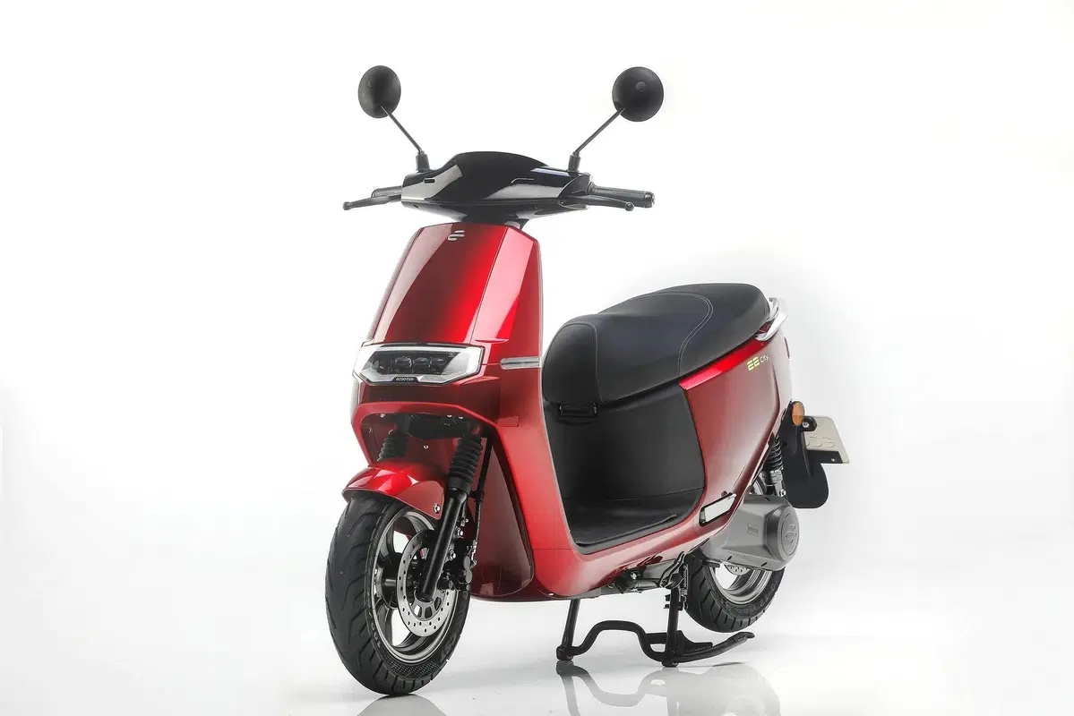 Italy2Volt lancia sul mercato italiano gli scooter elettrici Ecooter E2  (27)