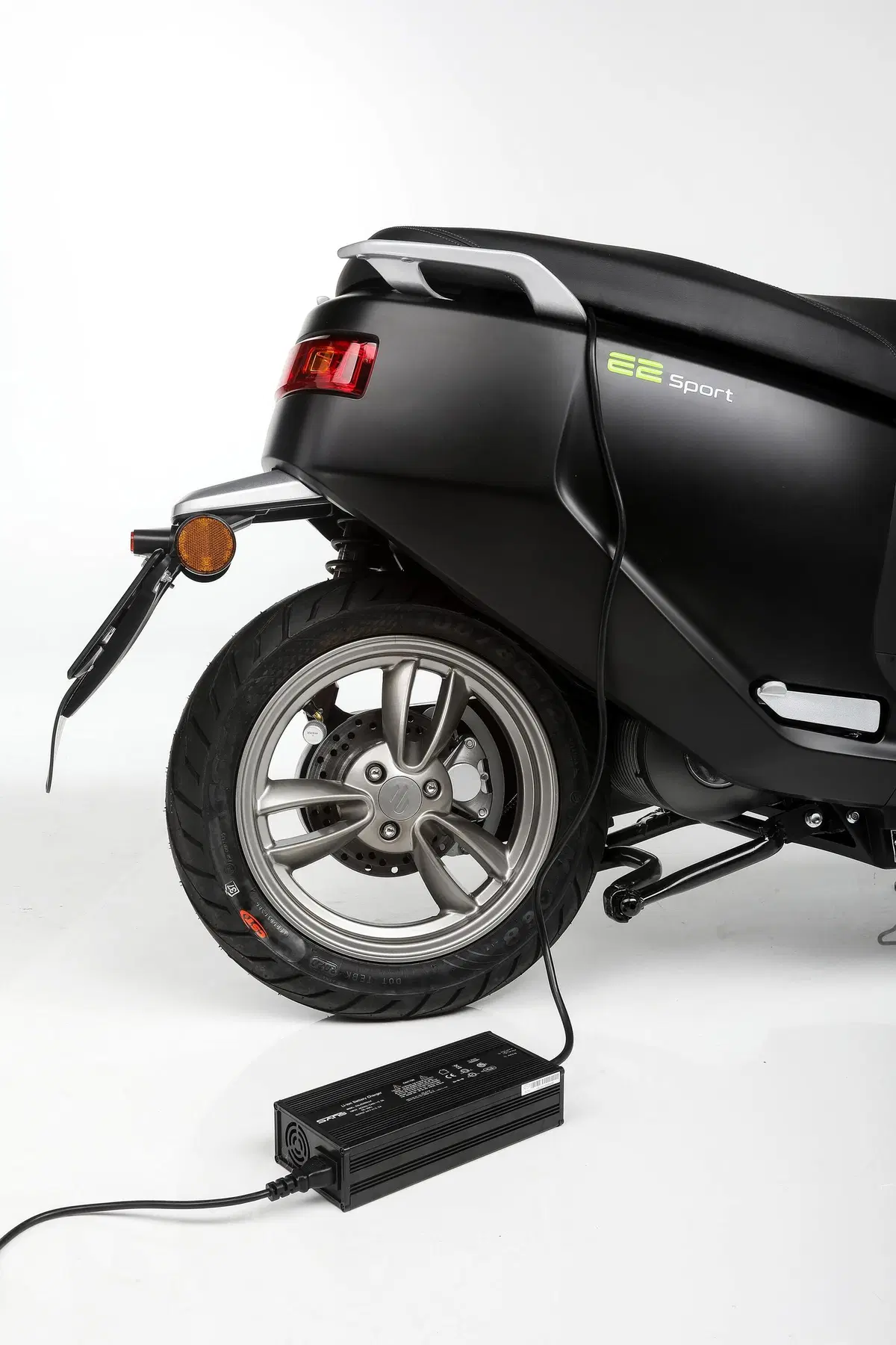 Italy2Volt lancia sul mercato italiano gli scooter elettrici Ecooter E2  (29)