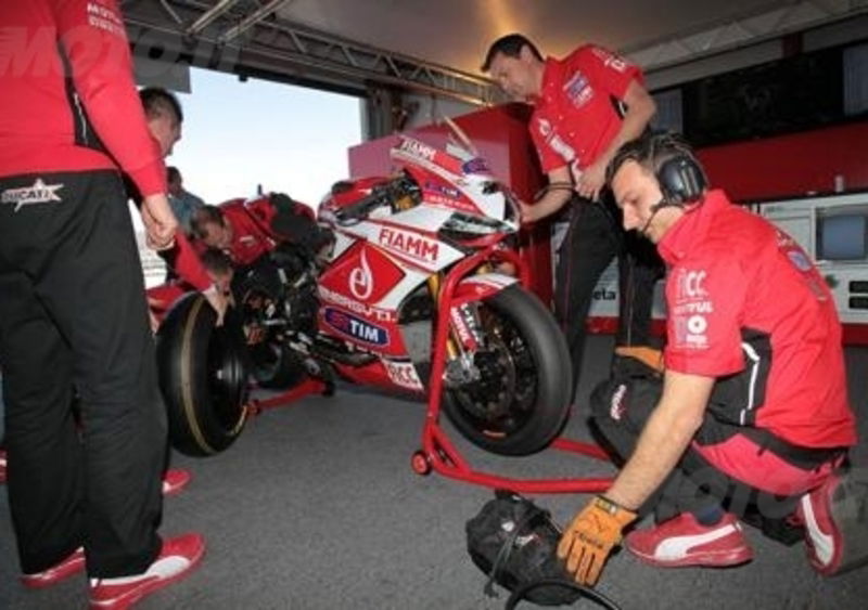 SBK. La Ducati Panigale da Imola senza air restrictor