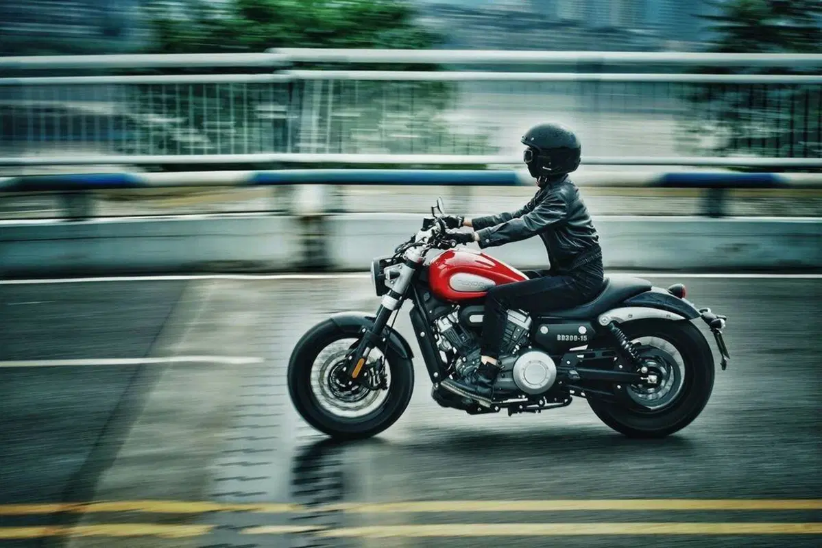 Benda BD300 “Sporty”, una nuova cruiser in vendita in Italia (15)