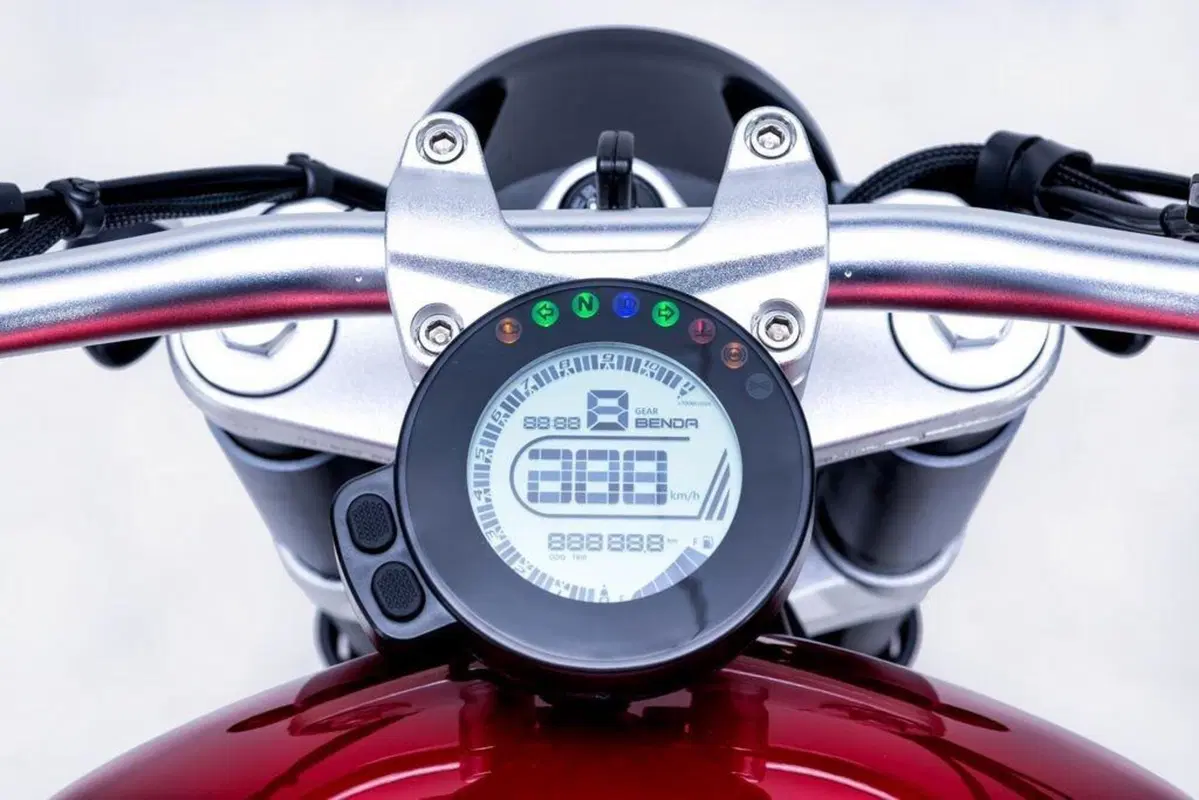 Benda BD300 “Sporty”, una nuova cruiser in vendita in Italia (10)