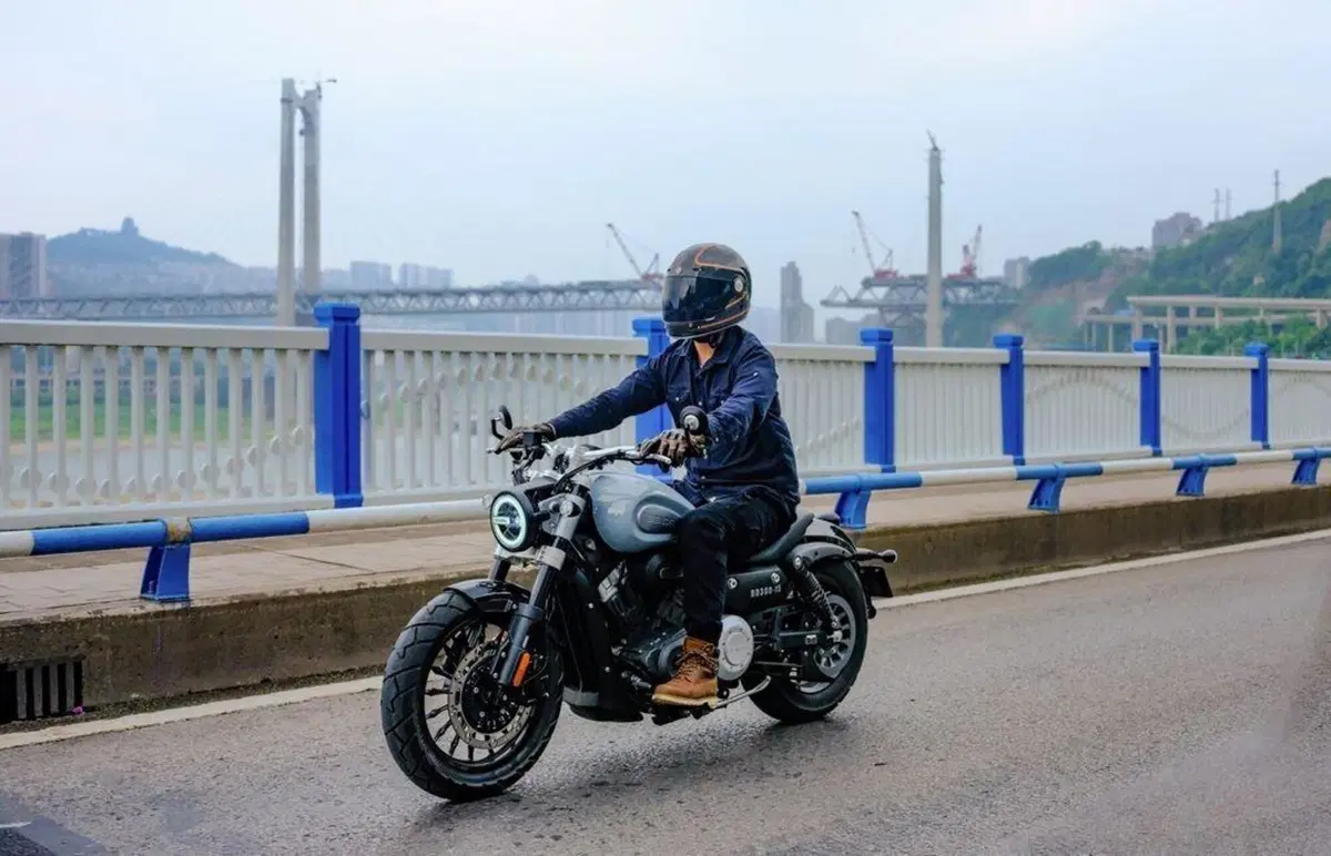Benda BD300 “Sporty”, una nuova cruiser in vendita in Italia (17)