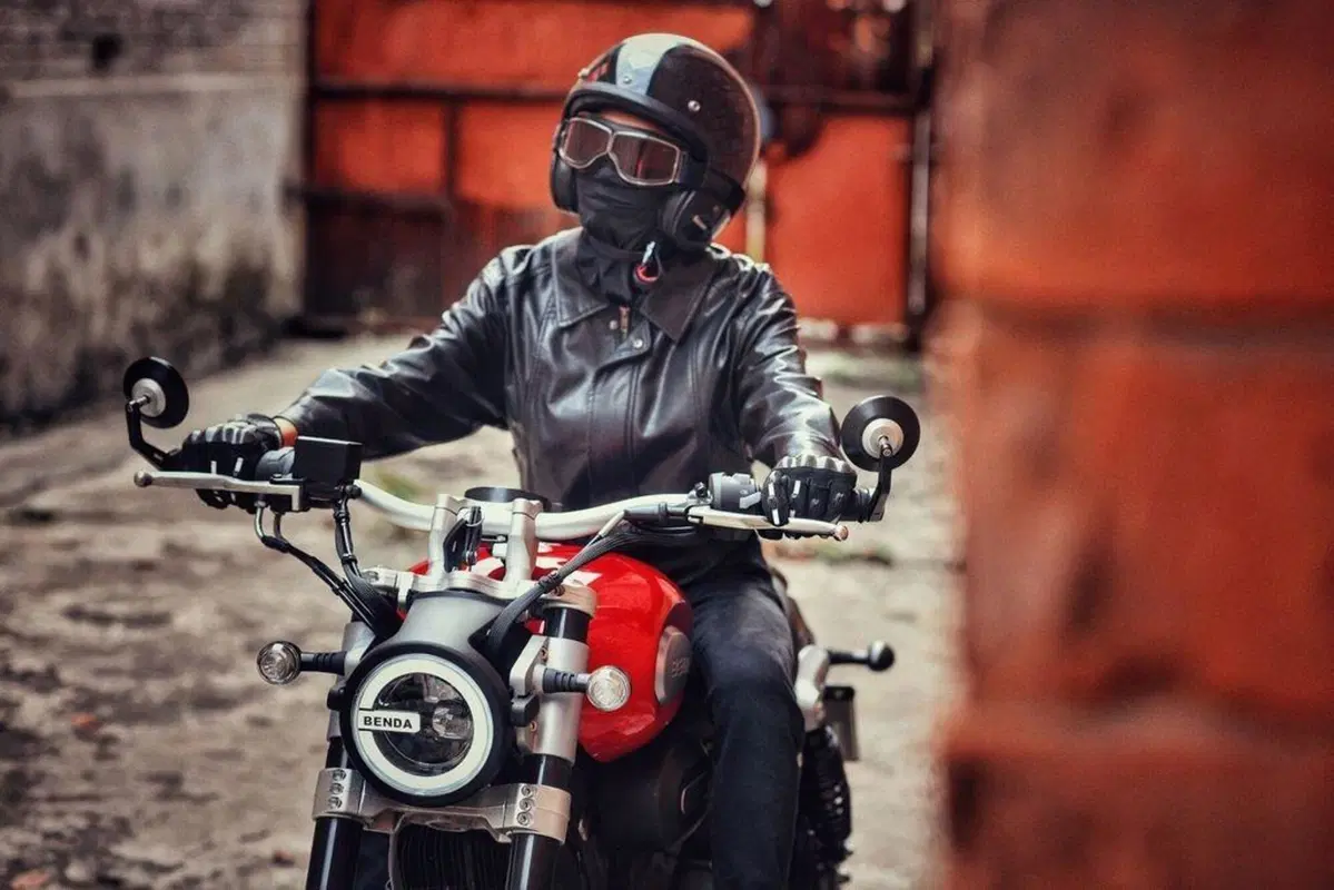 Benda BD300 “Sporty”, una nuova cruiser in vendita in Italia (14)