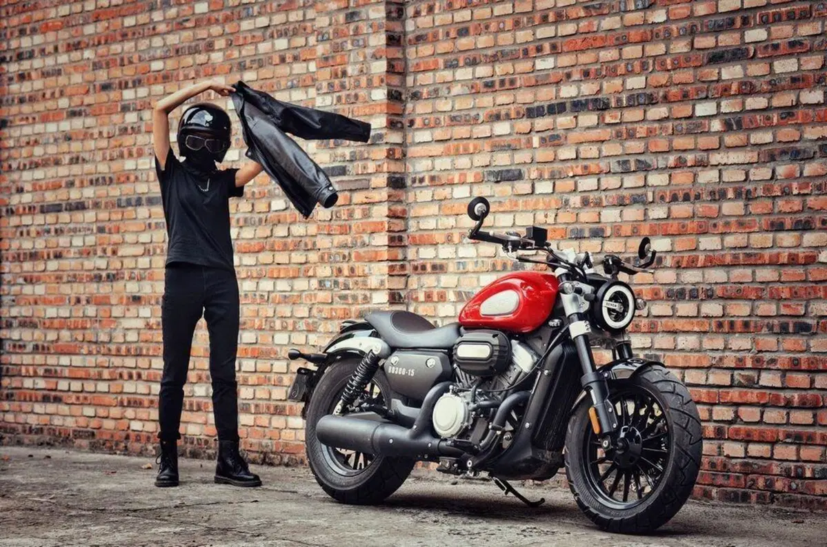 Benda BD300 “Sporty”, una nuova cruiser in vendita in Italia (13)