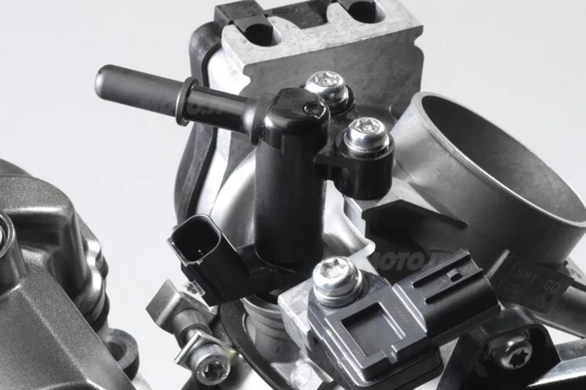 Yamaha YZF250 e YZF450 2014 (14)