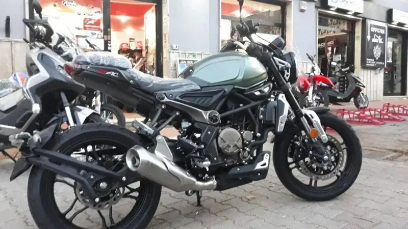 Voge Trofeo 300AC (2021 - 26) (2)