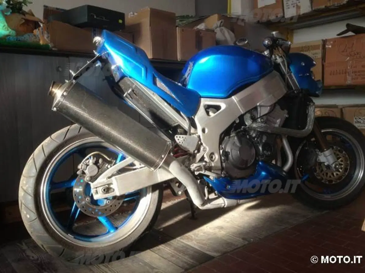 Strane di Moto.it: Honda CBR900RR Streetfighter (2)