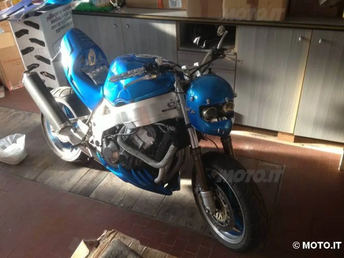 Strane di Moto.it: Honda CBR900RR Streetfighter (4)
