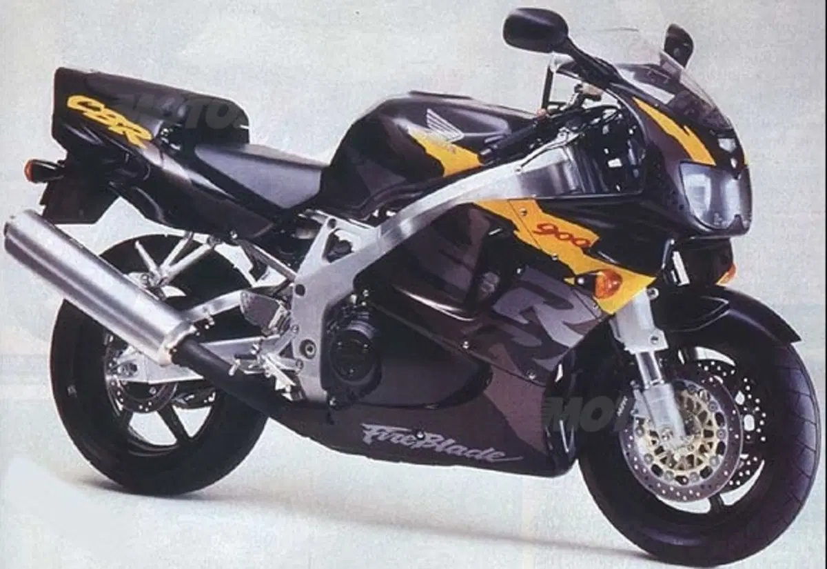 Strane di Moto.it: Honda CBR900RR Streetfighter (5)