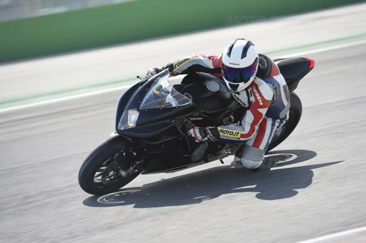 MV Agusta F3 800 (2)